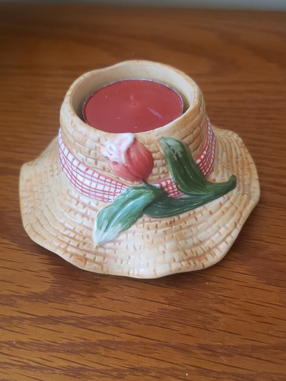 Yankee Candle -Straw Hat Tea Light Holder with Red Tulip Accent